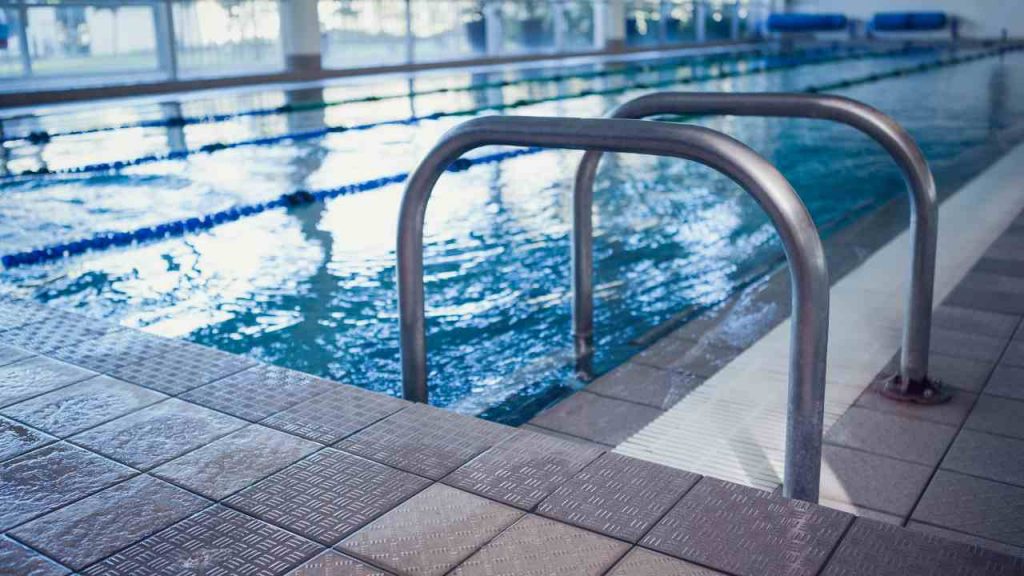 Questa immagine ha l'attributo alt vuoto; il nome del file è piscina-1024x576.jpg