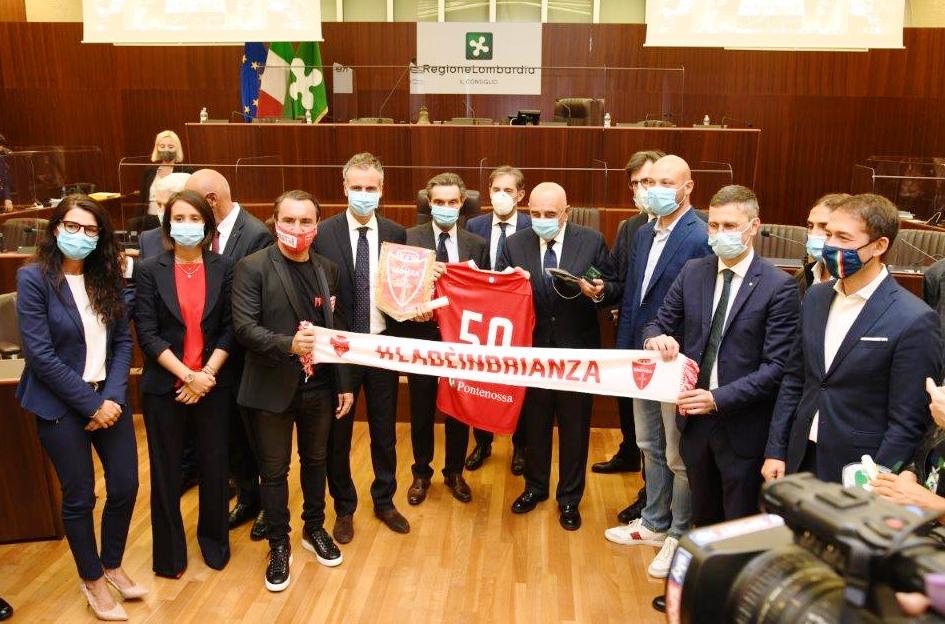 Questa immagine ha l'attributo alt vuoto; il nome del file è premiazione.jpg