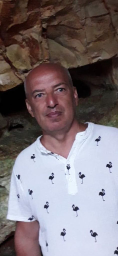 Questa immagine ha l'attributo alt vuoto; il nome del file è danilo-472x1024.jpg