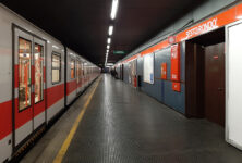 Milano, da domani aumenta il biglietto della Metropolitana: da 2 euro a 2,20 