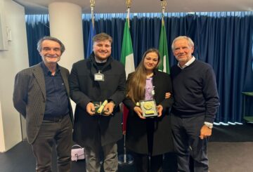 Milano, la Regione premia i due infermieri che hanno salvato la vita a un giovane colto da malore sulla banchina della M2