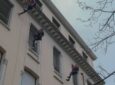 Milano, Spiderman volanti regalano uova di Pasqua ai bimbi ricoverati alla Clinica Pediatrica De Marchi del Policlinico