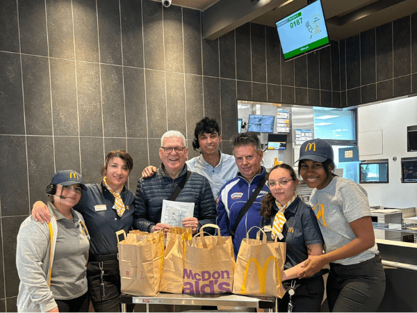 Milano, 2385 pasti caldi a settimana a chi è in difficoltà con l'iniziativa "Sempre aperti a donare” da parte di McDonald's