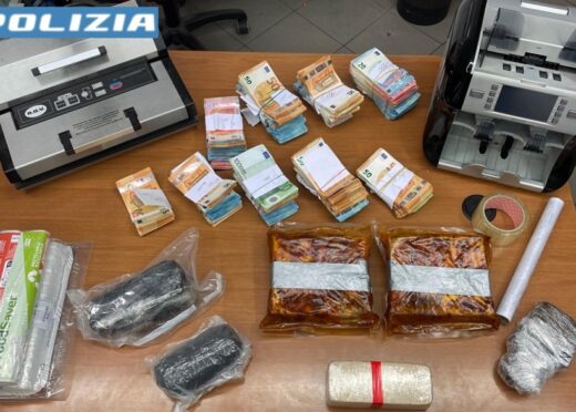 Milano, arrestati dalla Polizia due albanesi per detenzione di stupefacenti: nascondevano la droga nella soppressata calabrese
