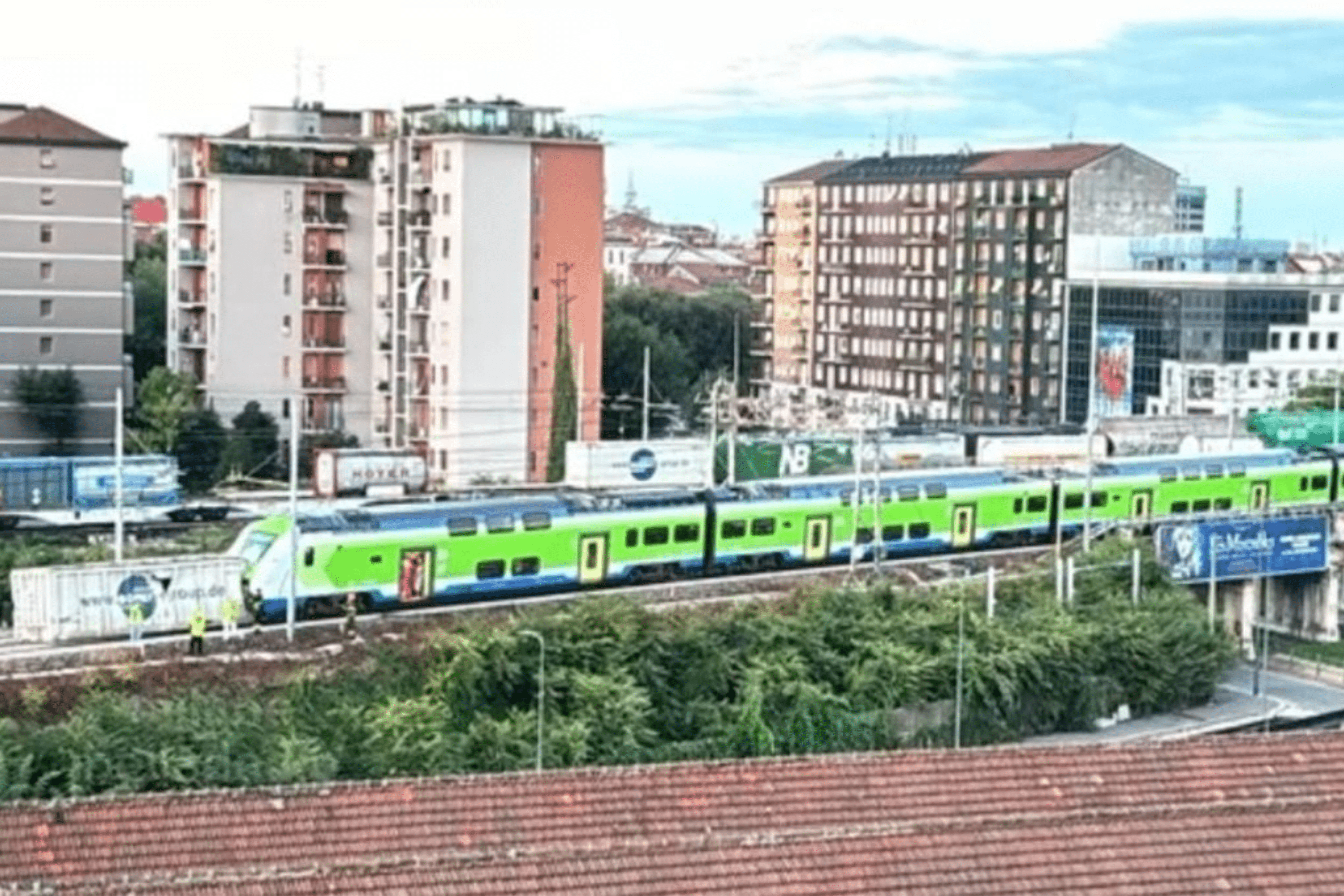 Milano, deraglia un treno: diversi feriti