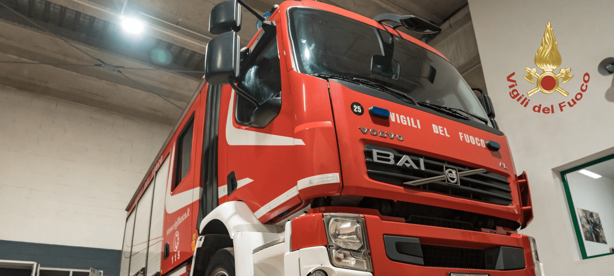 Milano, incendio in un capannone in zona Palmanova