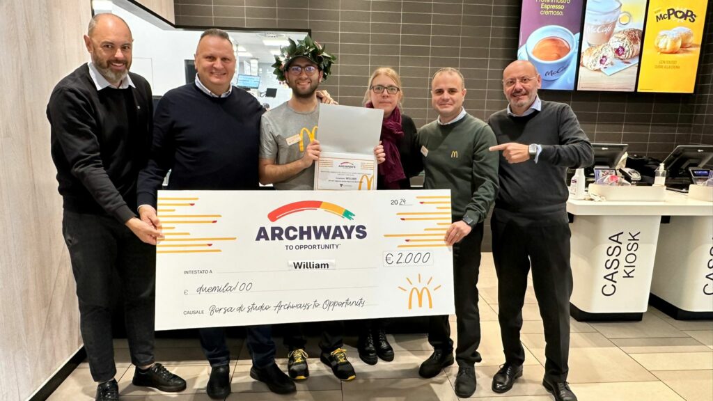 McDonald’s premia un collaboratore di Sesto San Giovanni con 2.000 euro di borsa di studio