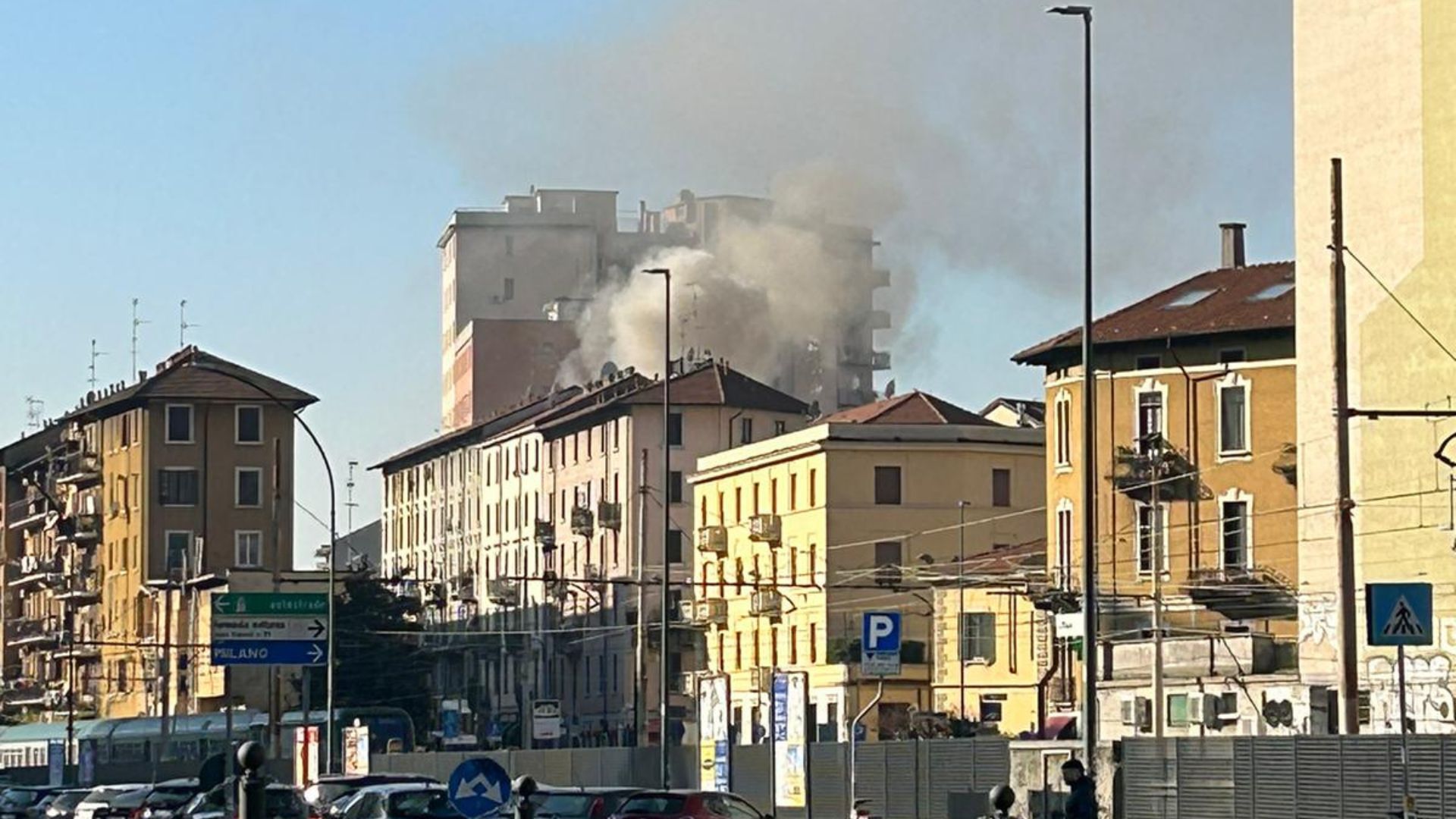Sesto San Giovanni, incendio in via Roma