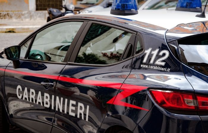 Carate Brianza, ritrovato un cadavere legato nei boschi: si indaga sulle cause