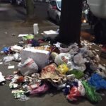 Vandalismo sui rifiuti lasciati in strada: nasce una squadra di sorveglianza notturna
