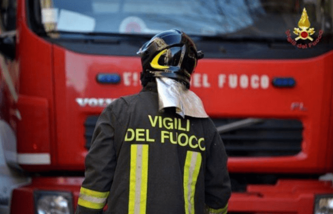 Autostrada A4, auto in fiamme tra Sesto San Giovanni e Cormano