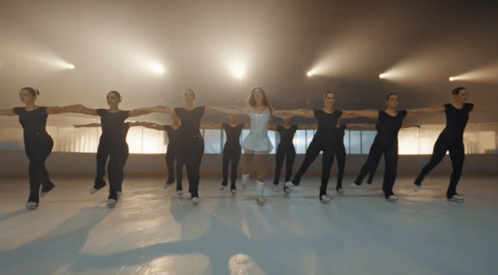Clara porta Sesto San Giovanni a Sanremo: il videoclip di "Febbre" girato al Palasesto