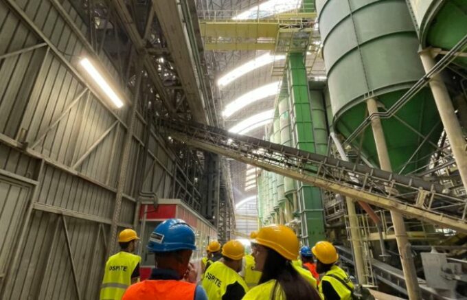 Sesto San Giovanni, una visita europea per l'azienda da 750mila bottiglie al giorno