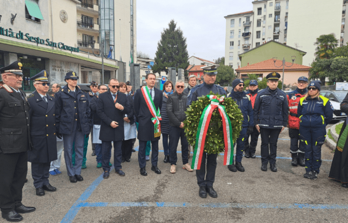 Sesto San Giovanni, davanti all'Ospedale il ricordo per le vittime del Covid