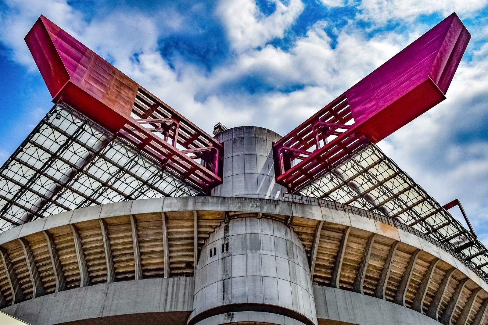 San Siro, il Comune di Milano lancia il bando per l'acquisto dello stadio