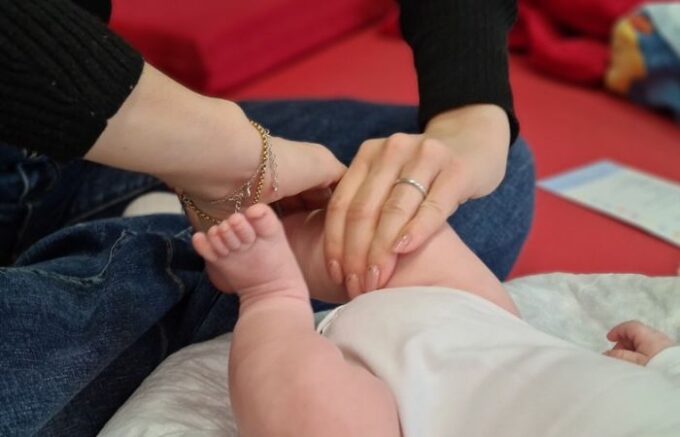 Corso di massaggio infantile al Consultorio Familiare di Sesto San Giovanni