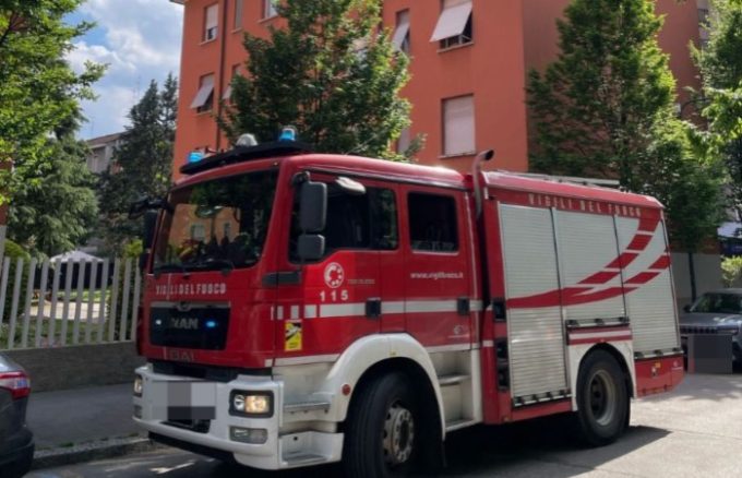 Sesto San Giovanni, incendio in un appartamento di via Modena