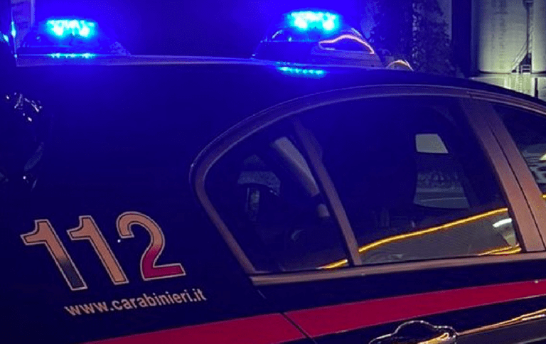 Sesto San Giovanni, tenta di dare fuoco alla fidanzata dopo una lite: arrestato