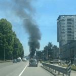 Sesto San Giovanni, furgone in fiamme su viale Fulvio Testi al confine con Cinisello Balsamo