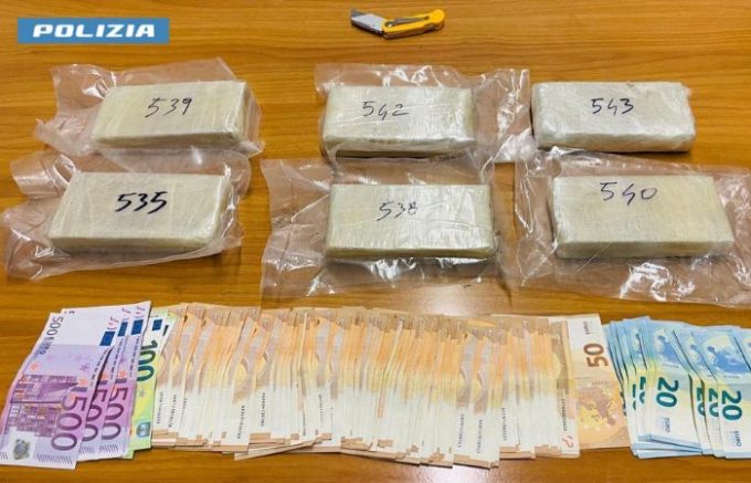Sesto San Giovanni, uomo fugge all’alt della polizia e viene arrestato a Cologno con 3 kg di droga