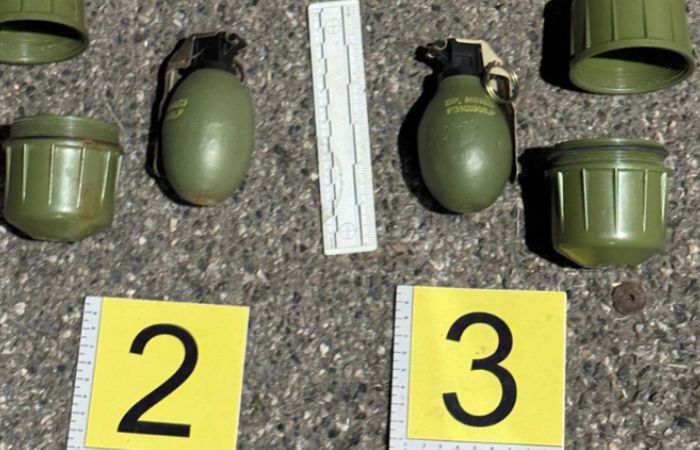 Arsenale in una macchina abbandonata: la scoperta dei carabinieri di Sesto San Giovanni