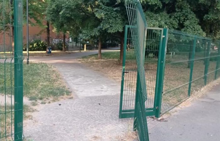 Sesto San Giovanni, atto vandalico a Spazio Arte: danneggiato il cancello del giardino