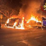 Sesto San Giovanni, tre auto distrutte dalle fiamme nella notte: si indaga sulle cause