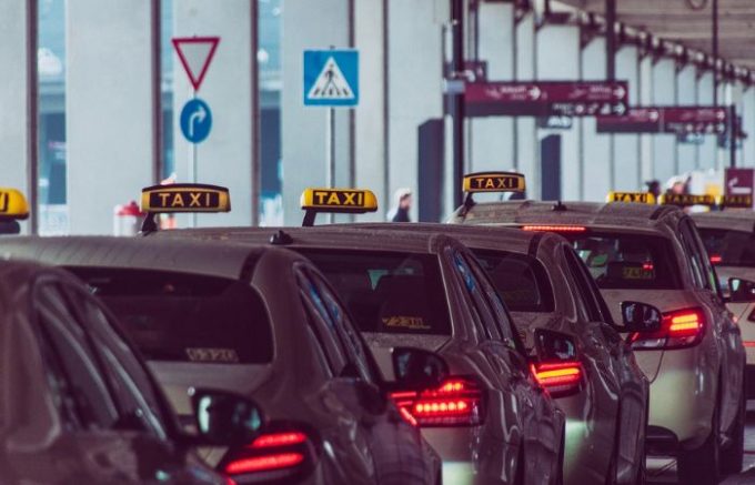 Taxi a Sesto San Giovanni, corse aeroportuali uniformate: tariffe fisse per la città