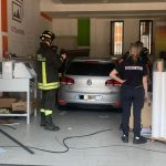 Cinisello Balsamo, auto sfonda la vetrina di un negozio: intervengono i Carabinieri di Sesto San Giovanni