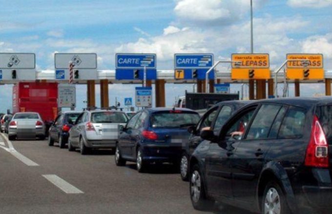 Sesto San Giovanni in partenza: traffico autostrada, primo weekend da bollino nero