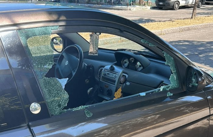 Sesto San Giovanni, vetro dell'auto in frantumi per rubare il porta cellulare