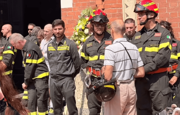 Sesto San Giovanni: ultimo saluto a Claudio, pompiere morto nel rogo della sua auto