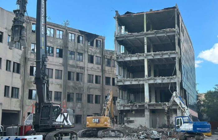 Sesto San Giovanni, in corso la demolizione dell'edificio Magneti Marelli