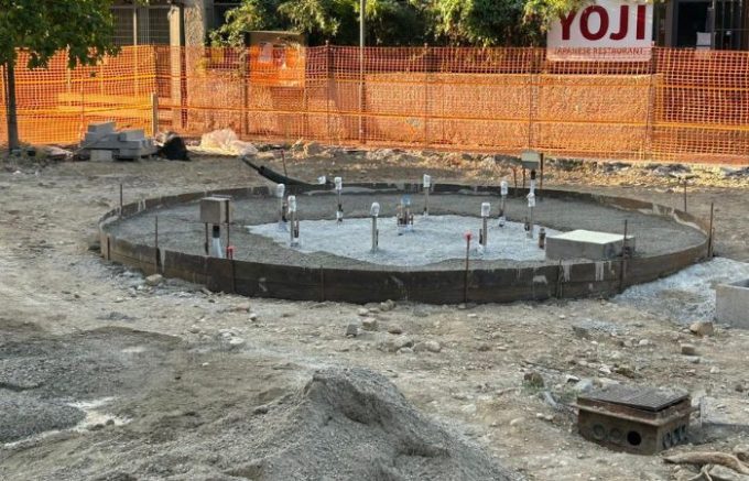 Sesto San Giovanni, posata la nuova fontana in piazza Trento e Trieste