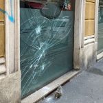 Sesto San Giovanni, danneggiati due esercizi in zona Trento e Trieste: vetrine distrutte
