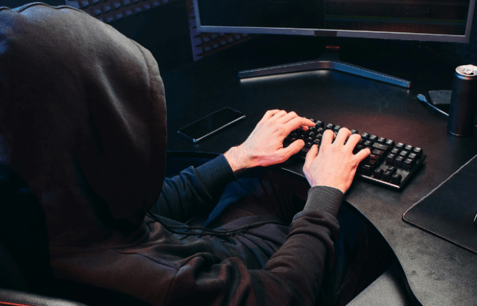 Attacco hacker ai medici di base, dati sanitari rubati e finte mail di pagamento