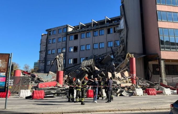 sesto san giovanni Crollo durante la demolizione ex Magneti Marelli: ferita una donna