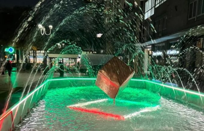 Inaugurata la fontana 'cubo' a Sesto Rondò