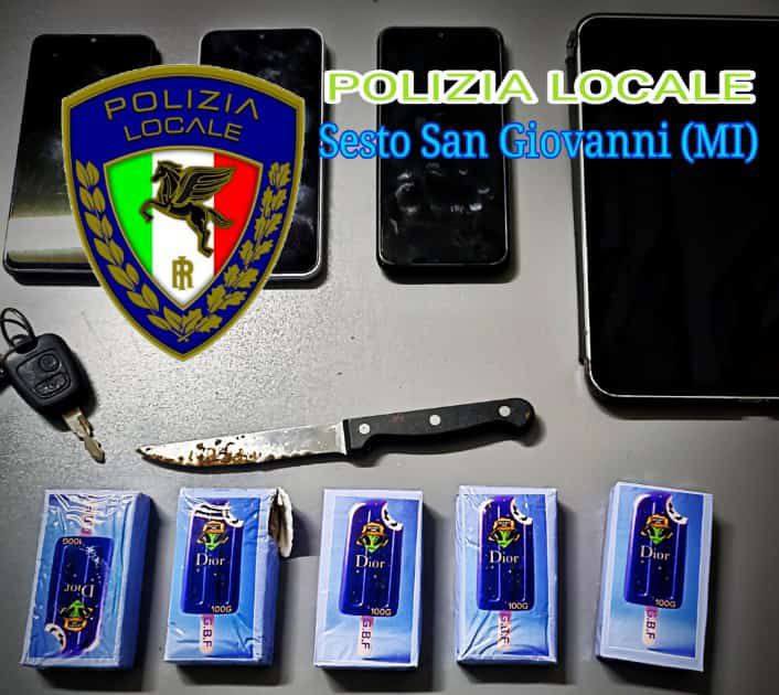Sesto San Giovanni, arrestato con mezzo chilo di hashish e coltello dalla polizia locale
