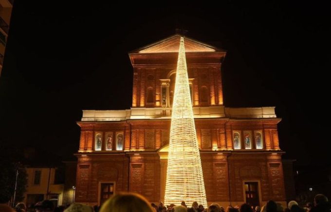 A Sesto San Giovanni l'accensione degli alberi di Natale nelle piazze