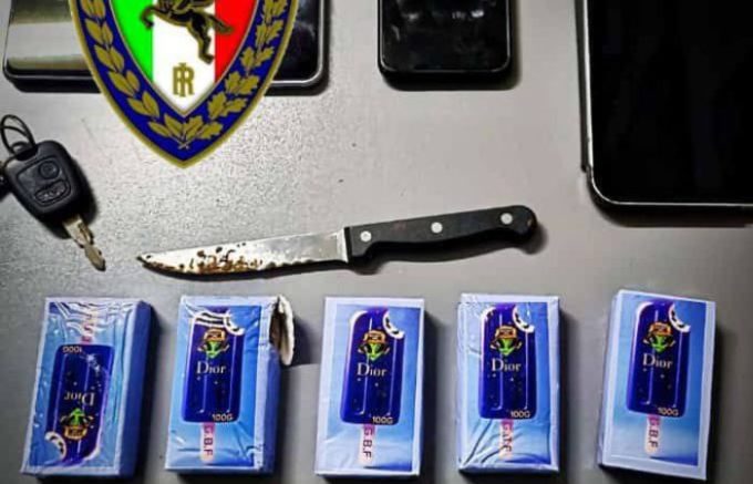 Sesto San Giovanni, arrestato con mezzo chilo di hashish e coltello