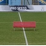 Sesto San Giovanni, al Breda una panchina rossa donata da Fondazione La Pelucca