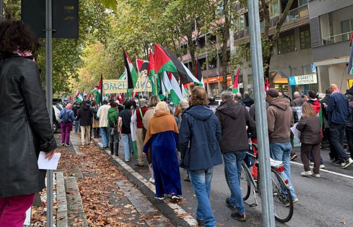 Sesto San Giovanni, manifestazione in sostegno della Palestina attraversa la città