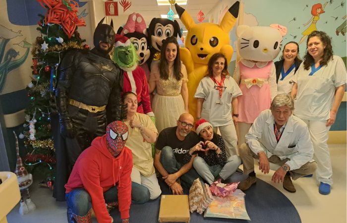 I supereroi in visita ai bambini della Pediatria di Sesto e della Neuropsichiatria di Cinisello
