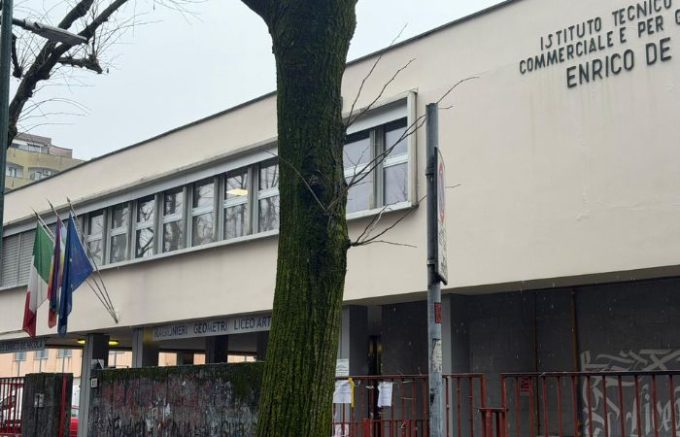 Studente accoltellato a Sesto San Giovanni, i docenti: “fatti che non possono lasciarci indifferenti”