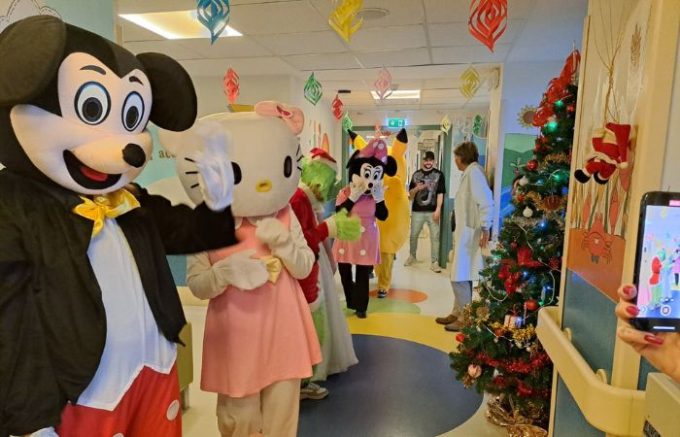 I supereroi in visita ai bambini della Pediatria di Sesto e della Neuropsichiatria di Cinisello