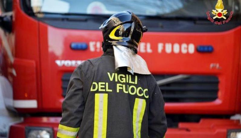 Pullman in fiamme sulla Autostrada A4 tra Sesto San Giovanni e Cormano