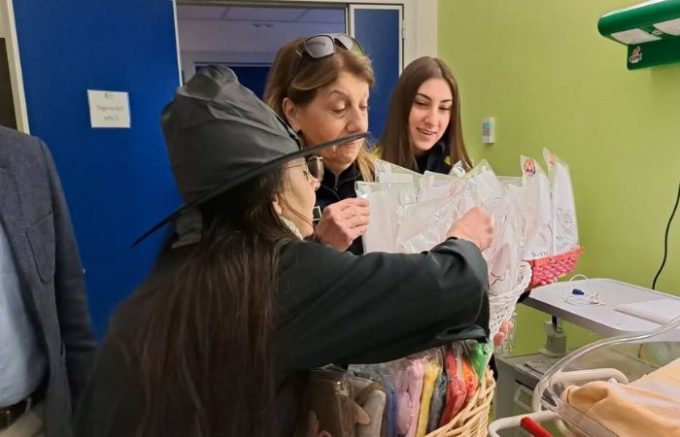 La Befana fa tappa all’Ospedale di Sesto San Giovanni: doni per i piccoli pazienti