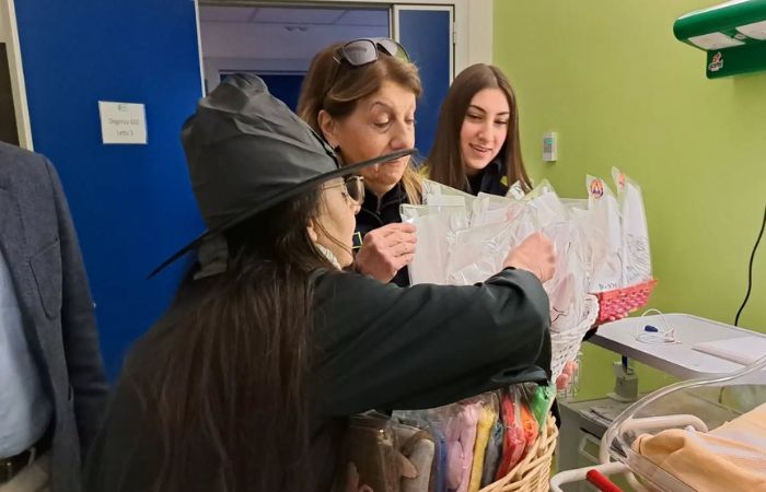 La Befana fa tappa all’Ospedale di Sesto San Giovanni: doni per i piccoli pazienti