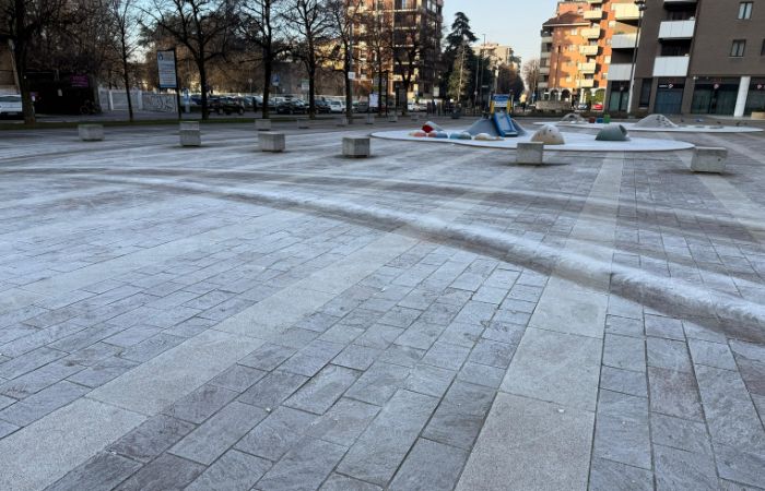 Sesto San Giovanni si risveglia nel gelo: piazza Oldrini e Largo Lamarmora ghiacciate